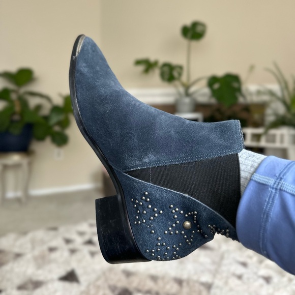 Marc Fisher LTD Yalyn metal studded blue suede Chelsea pointy toe booties size 9 - Picture 5 of 13